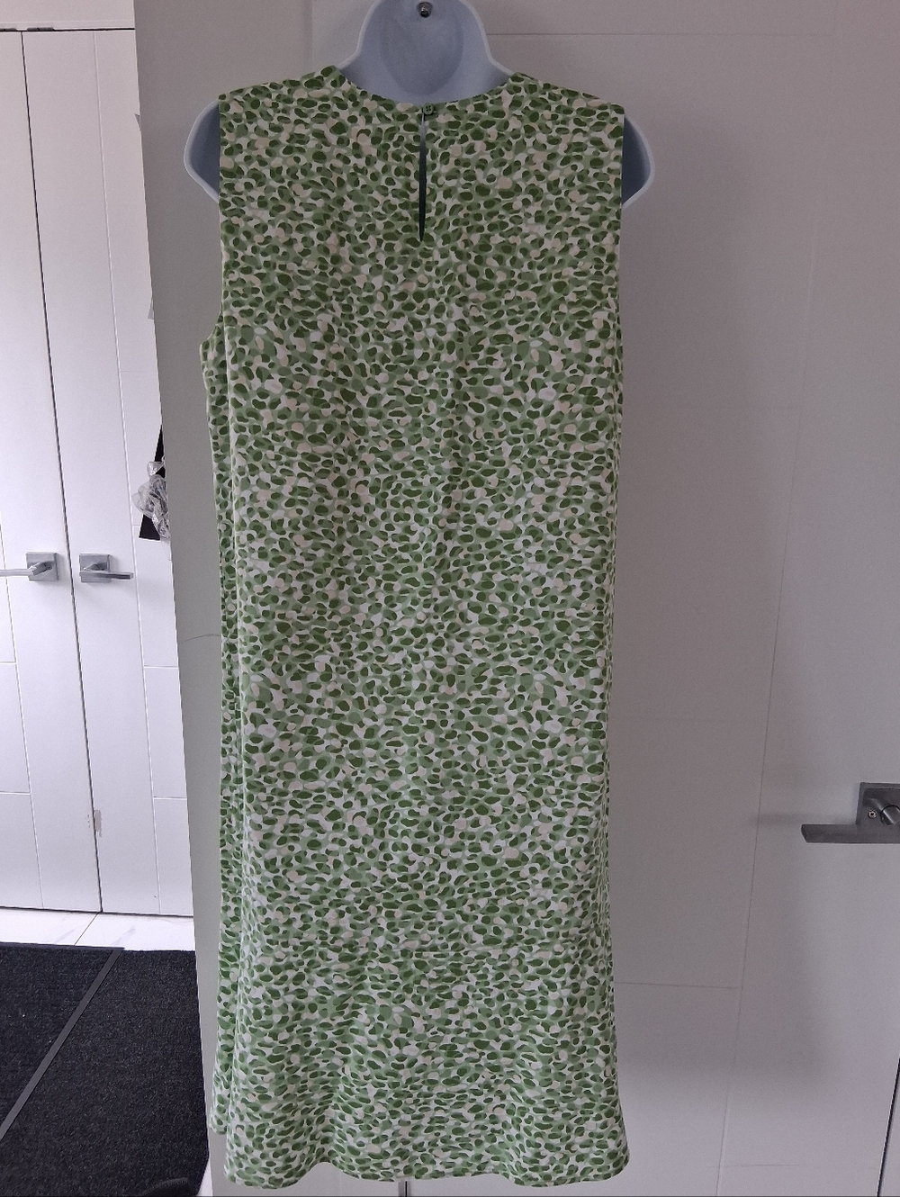 Olsen/ Sleeveless Green, Beige, White Pebble-Print Shift Dress/ Size US 8 - Picture 5 of 14